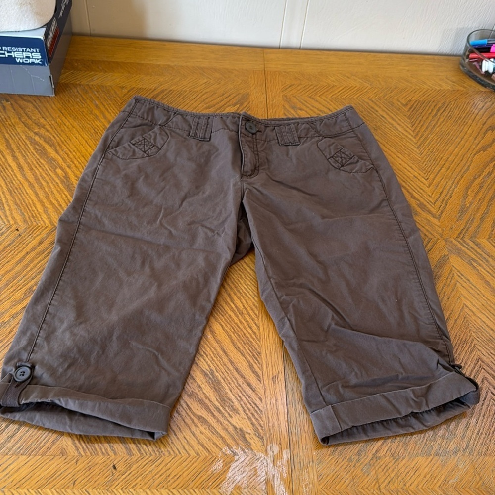 No Boundaries capri pants